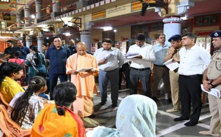 जनसेवा सर्वोपरि : प्रतिकूल मौसम में भी सीएम योगी ने किया जनता दर्शन