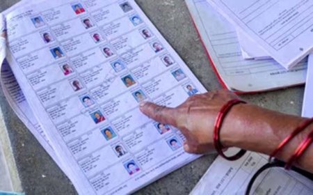 दिल्ली SIR प्रक्रिया में भ्रम, चुनाव आयोग ने कहा फॉर्म के साथ डॉक्यूमेंट नहीं चाहिए