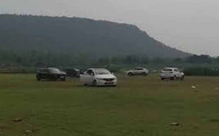 सूरजपुर के पर्यटन स्थल पर कार से खतरनाक स्टंट, युवकों का वीडियो चर्चा में