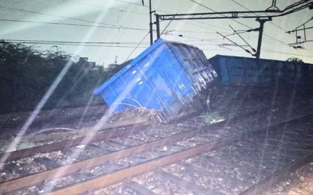 गाजियाबाद में मालगाड़ी के छह डिब्बे पटरी से उतरे, 53 ट्रेनें हुई प्रभावित