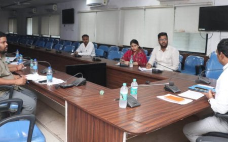 नगरीय निकायों में स्वच्छता पर विशेष ध्यान दें, कचरा फैलाने वालों पर लगायें जुर्माना – कलेक्टर