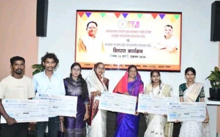 कलाकारों और साहित्यकारों के सम्मान-संवर्धन की दिशा में बड़ा कदम, संस्कृति विभाग ने वितरित किए सहायता एवं छात्रवृत्ति राशि के चेक