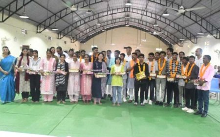 छू लो आसमान के सफल विद्यार्थियों का वन मंत्री  केदार कश्यप ने किया सम्मान