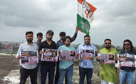 भोपाल में पानी की टंकी पर चढ़े युवा कांग्रेस कार्यकर्ता, मांगा अमित शाह का इस्तीफा