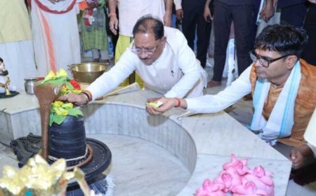 गुरु पूर्णिमा पर कोसमनारा पहुंचे मुख्यमंत्री  विष्णु देव साय, सत्यनारायण बाबा धाम में की पूजा-अर्चना