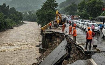 उत्तराखंड में बारिश का कहर, चेतावनी निशान पर पहुंची गंगा; बदरीनाथ हाईवे पर भूस्खलन से संकट