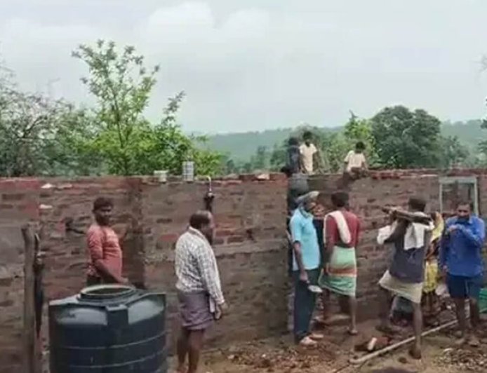 डिंडौरी में आदिवासियों ने चंदा जुटाकर बना दिया सरकारी स्कूल, 3 साल तक नहीं मिली सरकारी मदद