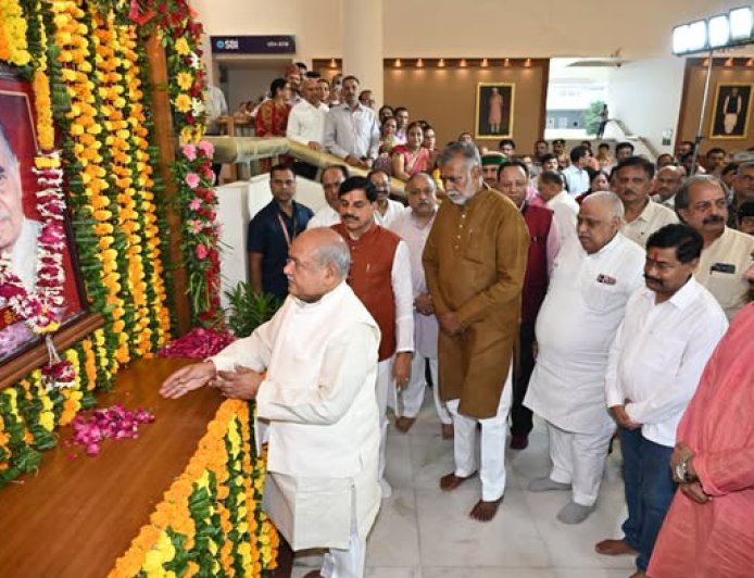 पूर्व मुख्यमंत्री कैलाश जोशी की जयंती पर विधानसभा में पुष्पांजलि सभा आयोजित