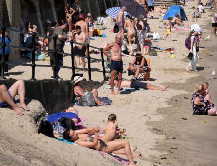 Heatwave in UK: दो महीने में 2700 मौतें, हीटवेव ने बढ़ाई चिंता, यूरोप में सऊदी जैसी गर्मी के हालात