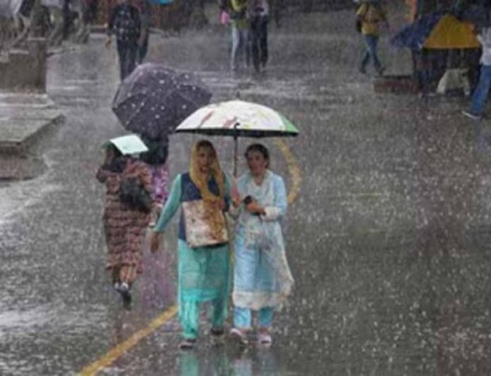 15 राज्यों में भारी बारिश का अलर्ट, 70 किमी रफ्तार से चलेंगी हवाएं