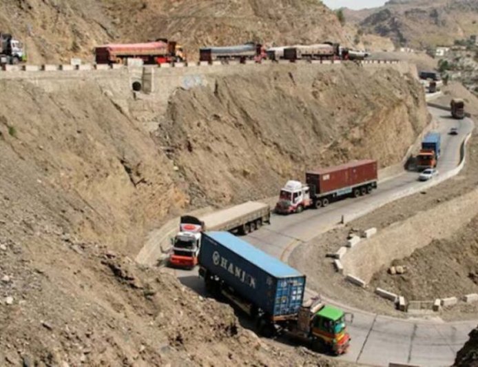 अफगानिस्तान ने बदला रास्ता, पाकिस्तान को अरबों डॉलर के व्यापार का झटका