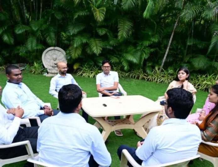 यूपीएससी 2025 के छत्तीसगढ़ टॉपरों ने वित्त मंत्री  ओपी चौधरी से की सौजन्य मुलाकात