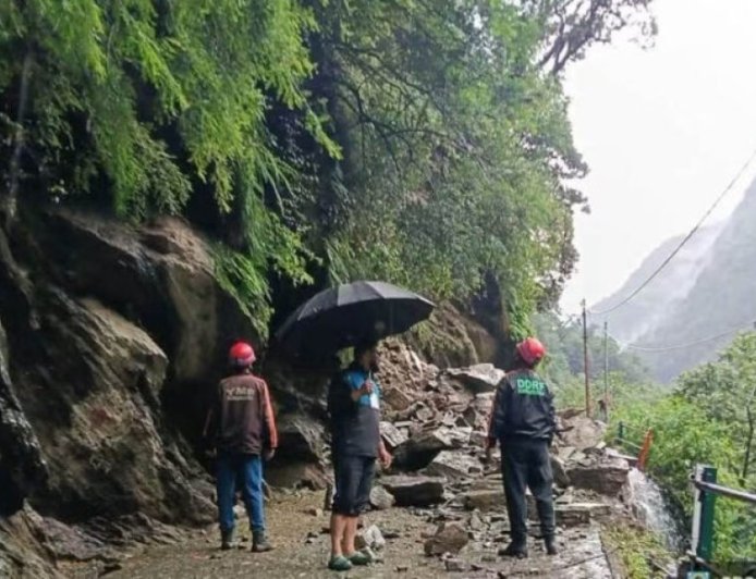केदारनाथ यात्रा पर बारिश का ब्रेक! गोरीकुंड के पास मलबा-बोल्डर गिरने से यात्रा अगले आदेश तक स्थगित