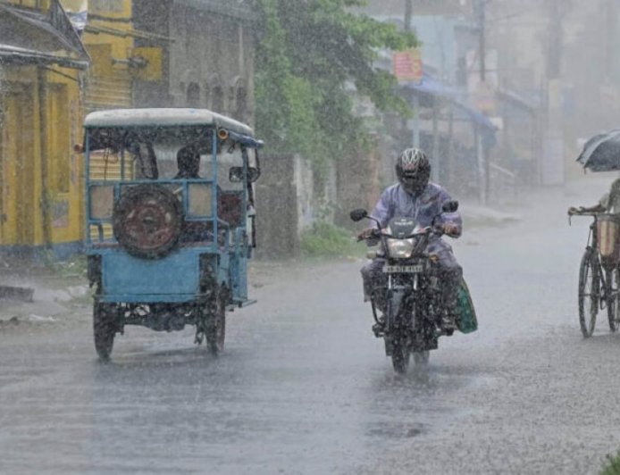 MP Weather Update: मध्य प्रदेश में फिर मेहरबान मानसून, 15 जिलों में भारी से अति भारी बारिश का अलर्ट, 4 दिन जमकर बरसेंगे बादल
