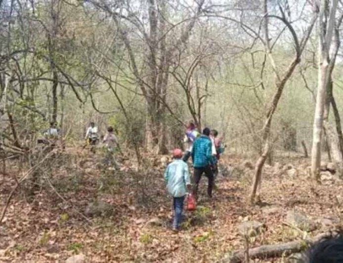 CG Crime News: 9वीं के छात्र का जंगल में मिला शव, चेहरे पर पत्थर से हमला, हत्या की आशंका
