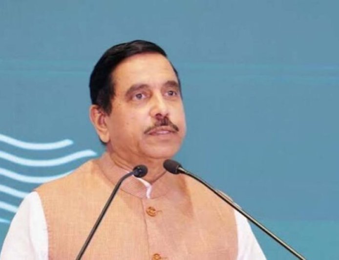 धर्मेंद्र प्रधान के बाद प्रह्लाद जोशी बने शिक्षा मंत्री, चुनौतियां बड़ी