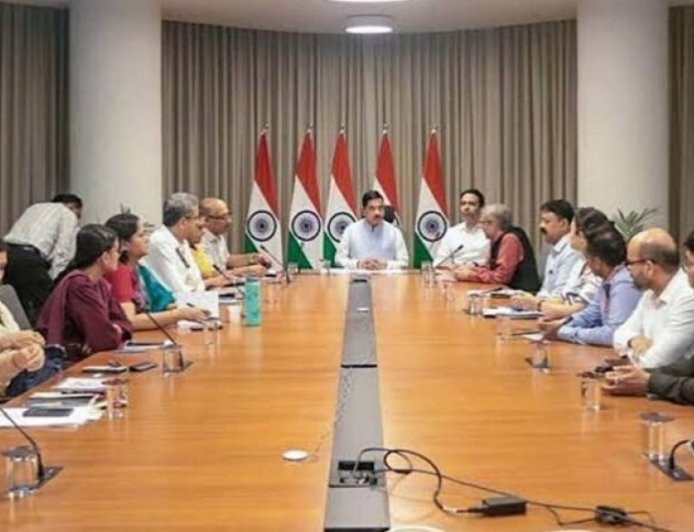 प्रह्लाद जोशी ने संभाला शिक्षा मंत्रालय, परीक्षा सुधार और NEP पर होगी नजर