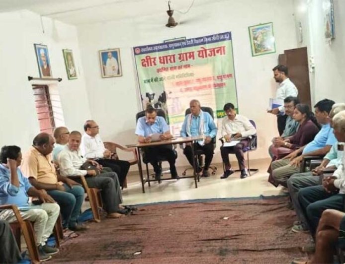 मुख्यमंत्री की मंशा के अनुरूप दुग्ध उत्पादन बढ़ाने, वैज्ञानिक पशुपालन अपनाने और डेयरी व्यवसाय को सशक्त बनाने पर दिया जोर