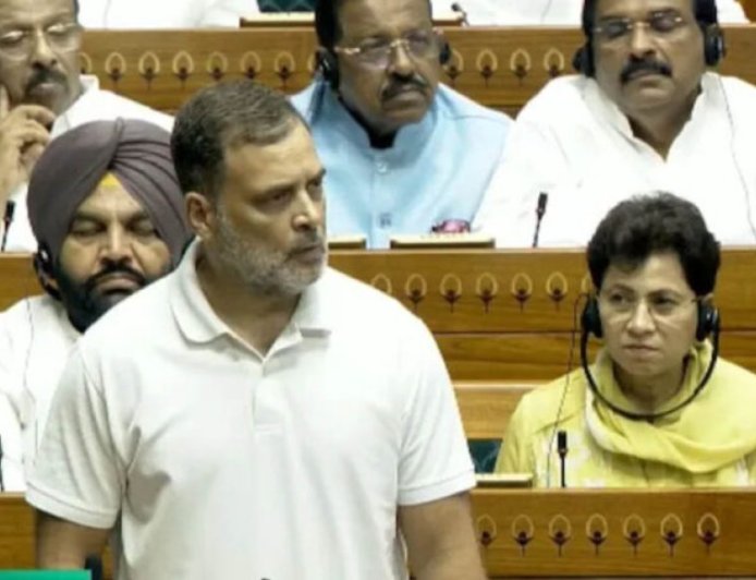 संसद में राहुल गांधी के ‘इडियट’ और ‘अंधभक्त’ वाले बयान पर बवाल, हंगामे के बाद रिकॉर्ड से हटाए गए शब्द