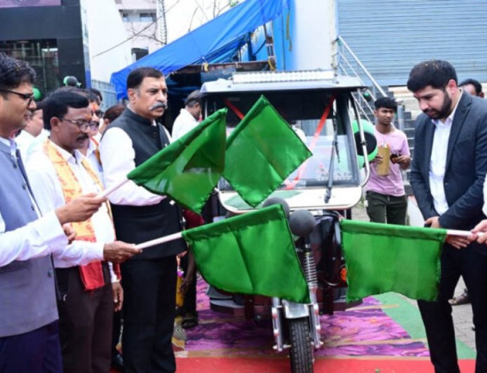 रायपुर : वित्त मंत्री ओपी चौधरी ने किया जीके इलेक्ट्रिक शोरूम का शुभारंभ