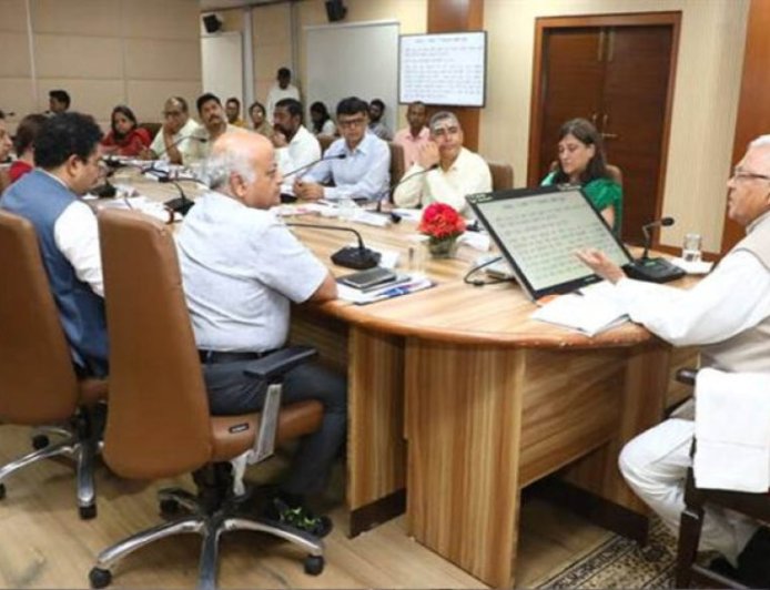वन अधिकार अधिनियम का क्रियान्‍वयन समन्‍वय से करें: राज्यपाल पटेल