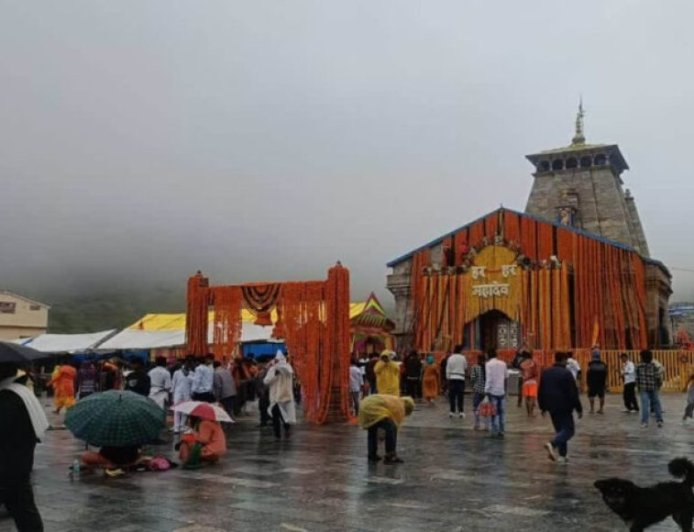 Uttarakhand Weather: फ्लैश फ्लड का खतरा, केदारनाथ यात्रा रोकी गई; 850 श्रद्धालु फंसे