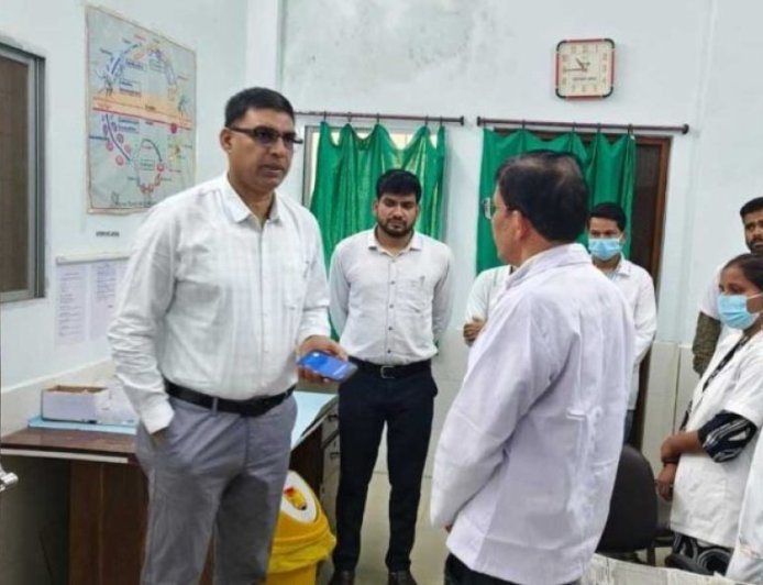 सामुदायिक स्वास्थ्य केंद्र कोतमा का कलेक्टर  रत्नाकर झा ने किया निरीक्षण