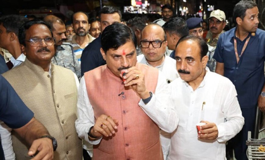 मुख्यमंत्री डॉ. यादव ने शहर का भ्रमण दो पहिया वाहन और पैदल चल कर किया