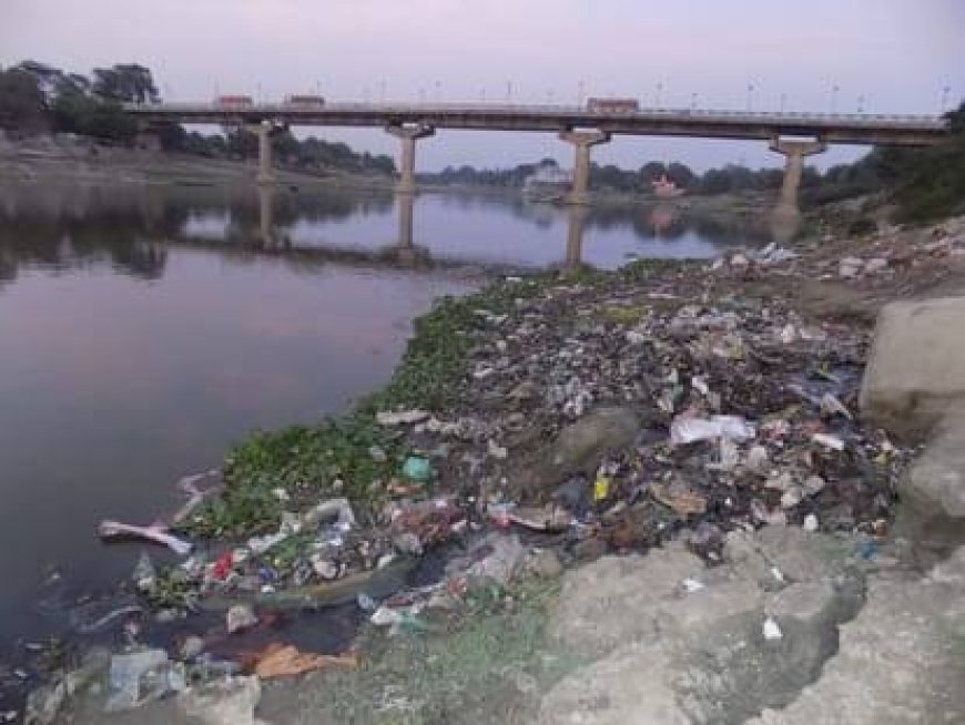 एनजीटी ने गोमती किनारे निर्माण कार्यों पर लगाई अंतरिम रोक: 2,500 करोड़ की परियोजनाएं प्रभावित होने की आशंका