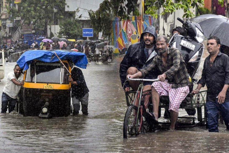 गुजरात में बारिश बनी आफत! हेलीकॉप्टर से रेस्क्यू, अहमदाबाद-सूरत समेत 5 शहरों में बाढ़ जैसे हालात