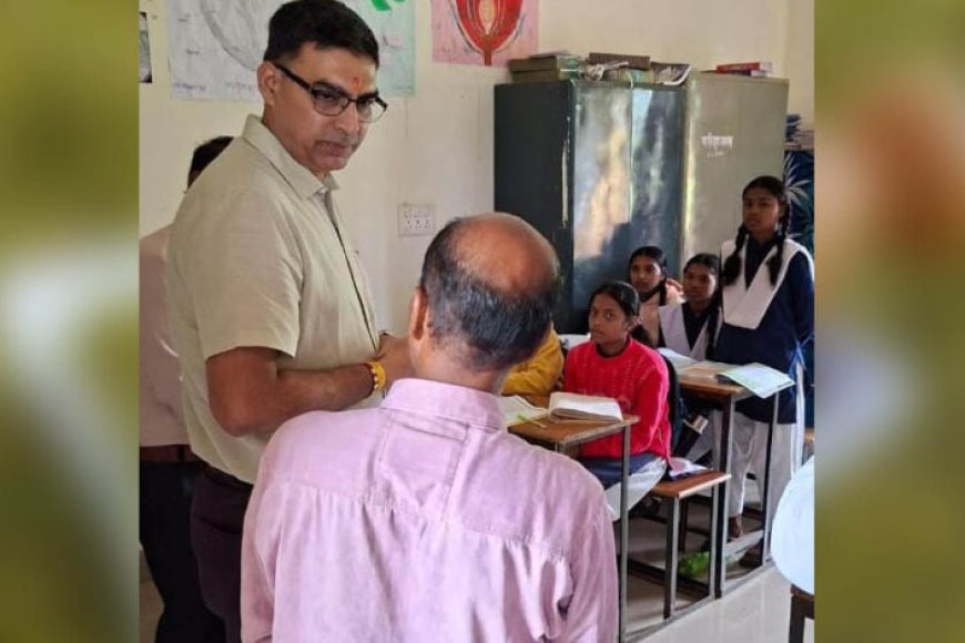 नवागत कलेक्टर रत्नाकर झा ने विद्यालयों एवं छात्रावास का किया निरीक्षण
