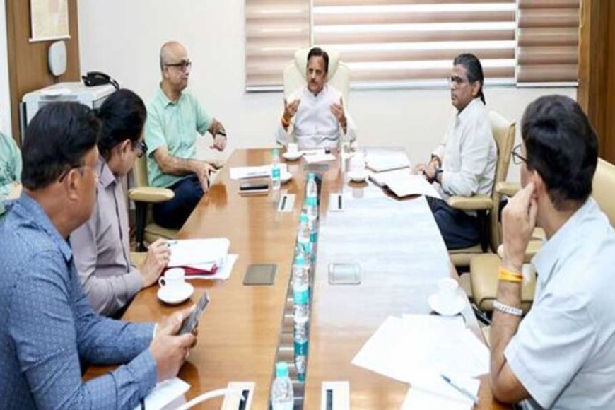 आयुष्मान भारत योजना के क्लेम भुगतान, एम्पेनेलमेंट की कार्यवाही प्राथमिकता से पूर्ण करें: उप मुख्यमंत्री  शुक्ल