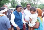 बाढ़ प्रभावित परिवारों के बीच पहुंचे वन मंत्री केदार कश्यप