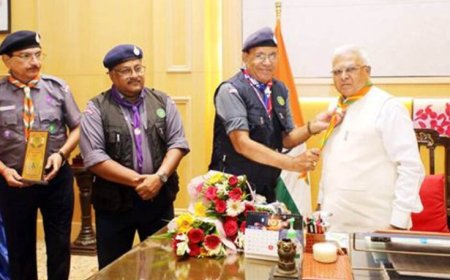राज्यपाल पटेल ने स्काउट्स एवं गाइड स्कार्फ धारण किया