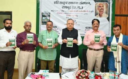 विधानसभा अध्यक्ष डॉ. रमन सिंह ने किया ‘सत्याग्रह‘ किताब का विमोचन