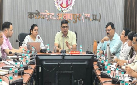 जिले के सभी विद्यालयों एवं छात्रावासों में पेयजल गुणवत्ता की जांच कराई जाए – कलेक्टर झा