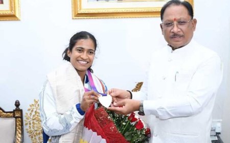 राष्ट्रमंडल खेलों की रजत पदक विजेता ज्ञानेश्वरी यादव का मुख्यमंत्री निवास में भव्य स्वागत