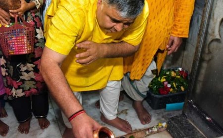 श्रावण के प्रथम सोमवार पर कैबिनेट मंत्री  राजेश अग्रवाल ने लखनपुर शिव मंदिर में विधि-विधान से किया जलाभिषेक,  प्रदेशवासियों के सुख, शांति, समृद्धि और खुशहाली की कामना