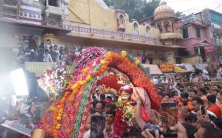 श्रावण के प्रथम सोमवार भगवान  महाकाल मनमहेश स्वरूप में नगर भ्रमण पर निकले