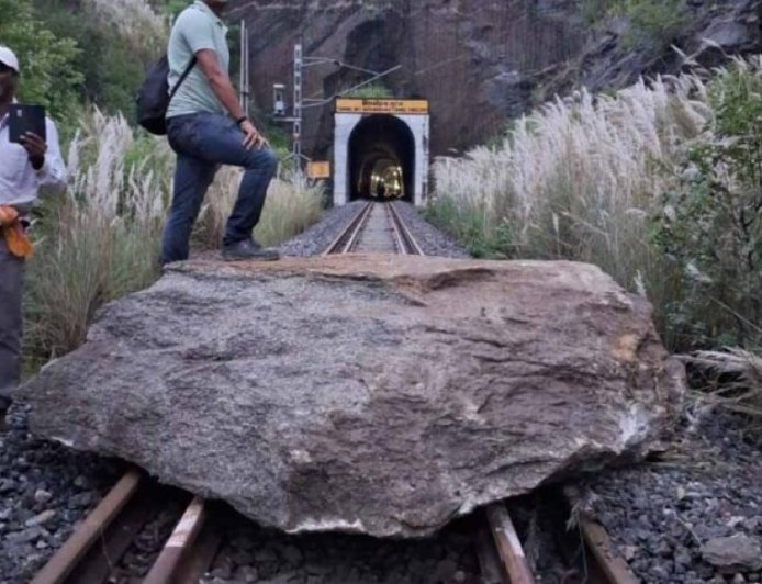 बस्तर रेल मार्ग पर लैंडस्लाइड का खतरा, सुरक्षा के लिए ट्रेनों की स्पीड कम