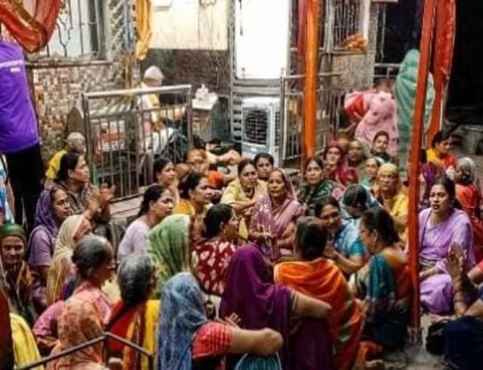 ग्वालियर में बारिश की कामना से सुंदरकांड पाठ, छात्रों की स्मृति में पौधारोपण