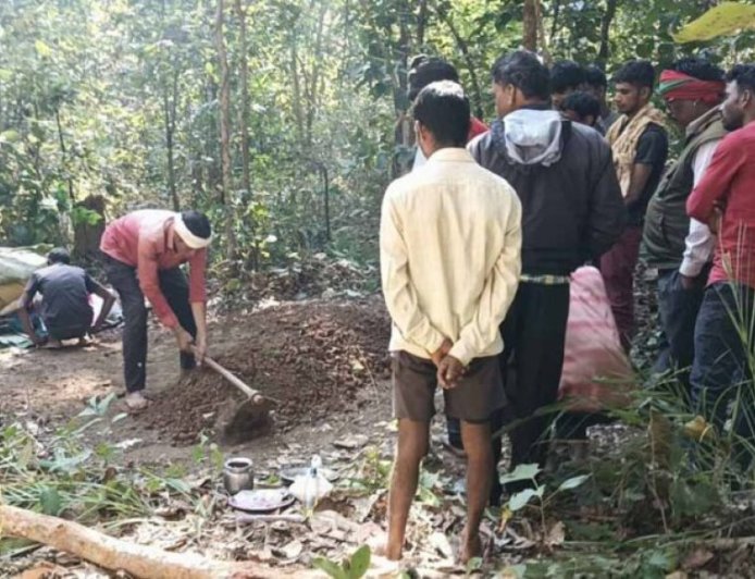 धमतरी में महिला के शव दफनाने पर विवाद, हिंदू रीति-रिवाज से अंतिम संस्कार पर बनी सहमति