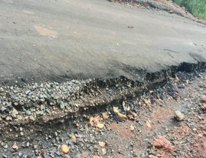 301.16 लाख की प्रधानमंत्री जन मन सड़क 4 महीने में ही ध्वस्त