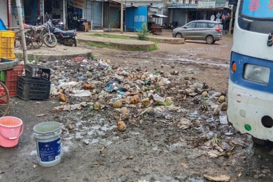 बस स्टैंड बना कचरे का भंडार जिम्मेदार व्यक्ति मौन