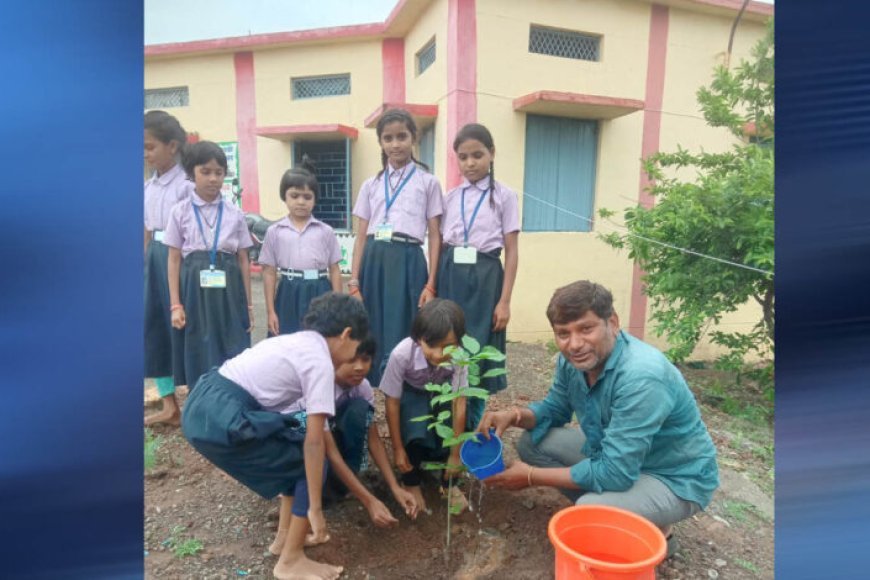 प्रदेश सचिव राजेंद्र सोलंकी ने एक वृक्ष स्कूल प्रांगण में लगाया