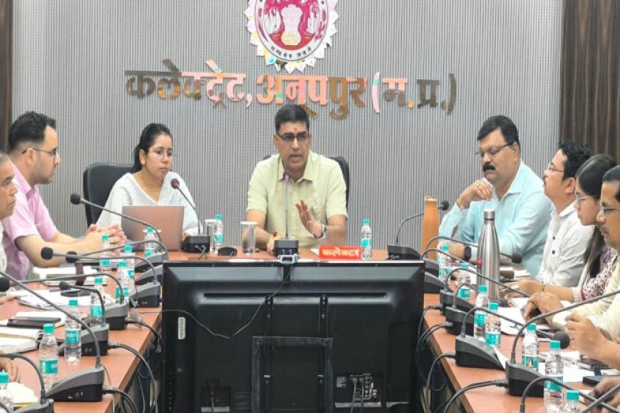 जिले के सभी विद्यालयों एवं छात्रावासों में पेयजल गुणवत्ता की जांच कराई जाए – कलेक्टर झा