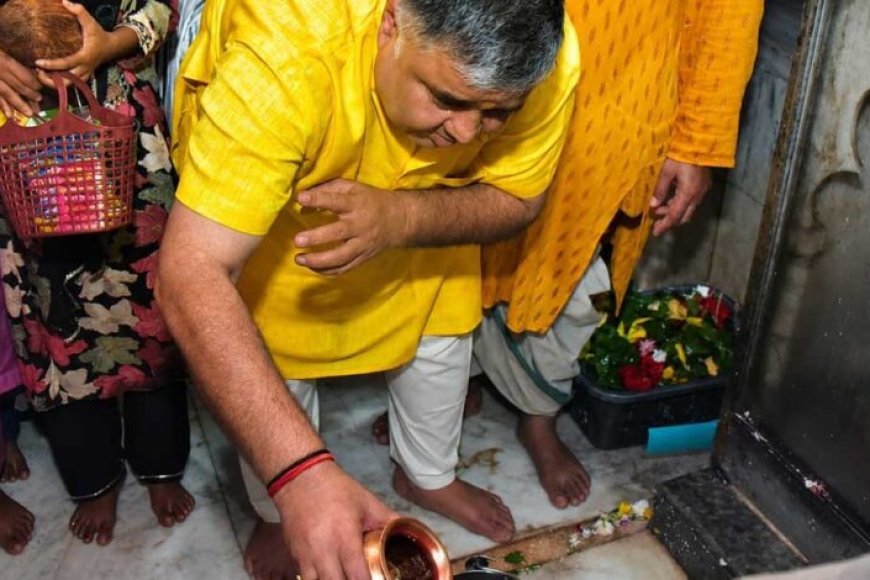 श्रावण के प्रथम सोमवार पर कैबिनेट मंत्री  राजेश अग्रवाल ने लखनपुर शिव मंदिर में विधि-विधान से किया जलाभिषेक,  प्रदेशवासियों के सुख, शांति, समृद्धि और खुशहाली की कामना