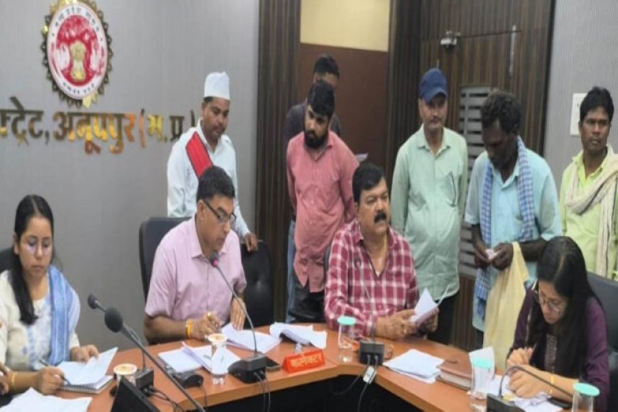 जनसुनवाई में कलेक्टर ने 48 आवेदकों की सुनी समस्याएं